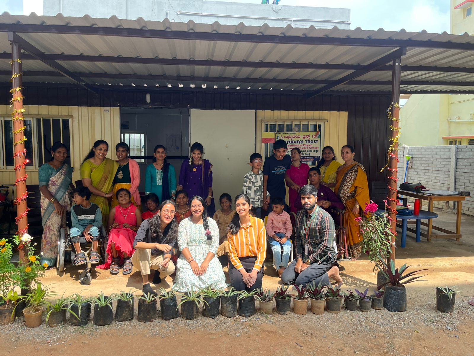 Abhyudaya Trust group photo with volunteers